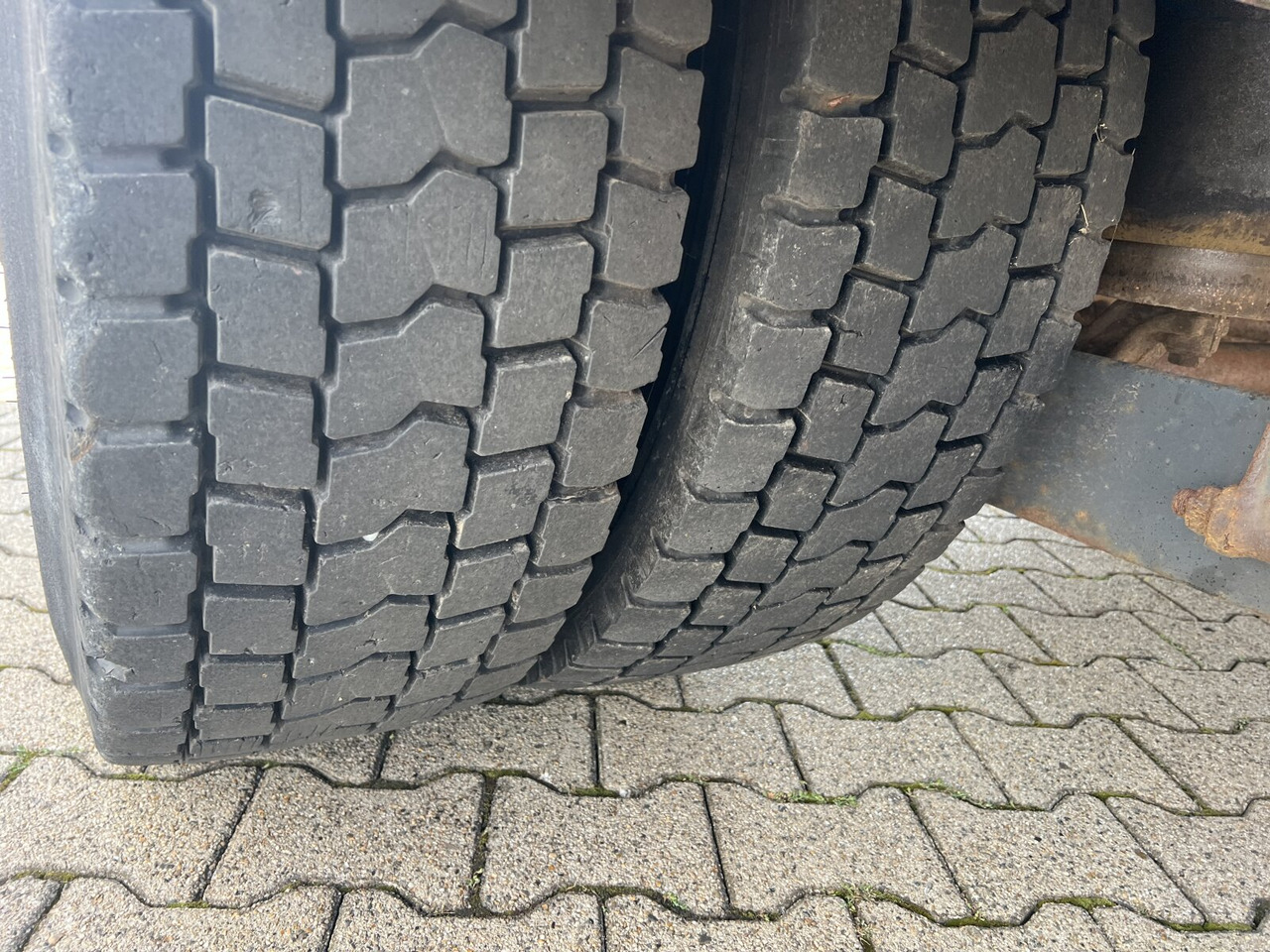 Mercedes-Benz Atego 1828 L 4x2 Atego 1828 L 4x2, Rechtslenker, Winterdienstaustattung - Camião chassi: foto 2 Mercedes-Benz Atego 1828 L 4x2 Atego 1828 L 4x2, Rechtslenker, Winterdienstaustattung - Camião chassi: foto 2