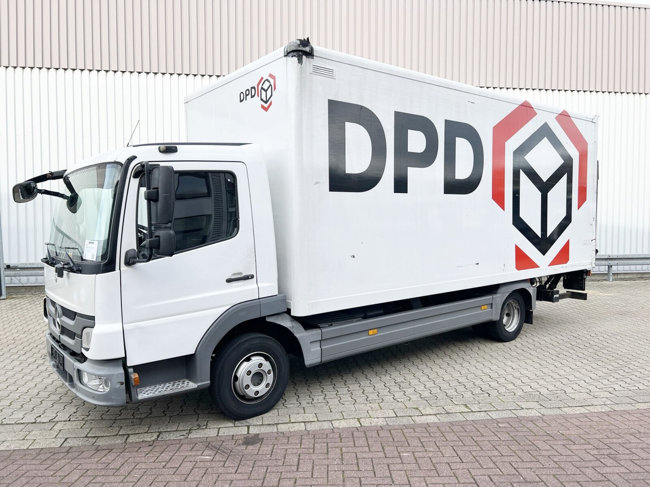 Mercedes-Benz Atego 816 L 4x2 Atego 816 L 4x2 mit LBW, 4x Vorhanden! - Camião furgão: foto 1 Mercedes-Benz Atego 816 L 4x2 Atego 816 L 4x2 mit LBW, 4x Vorhanden! - Camião furgão: foto 1