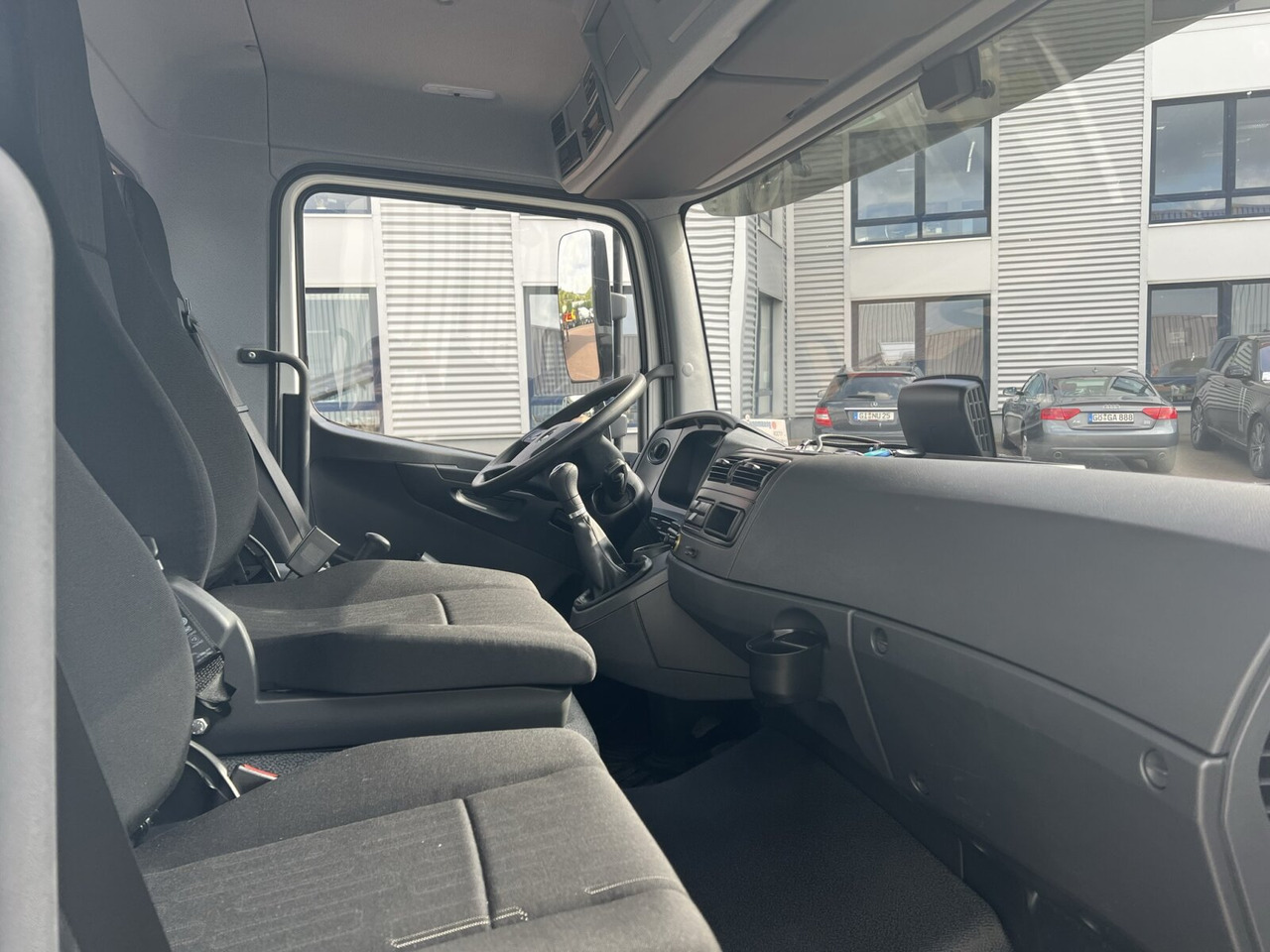 Mercedes-Benz Atego 818/23 K 4x2 Atego 818/23 4x2, 2x AHK, Meiller-Kipper, mehrfach Vorhanden! - Camião chassi: foto 5 Mercedes-Benz Atego 818/23 K 4x2 Atego 818/23 4x2, 2x AHK, Meiller-Kipper, mehrfach Vorhanden! - Camião chassi: foto 5