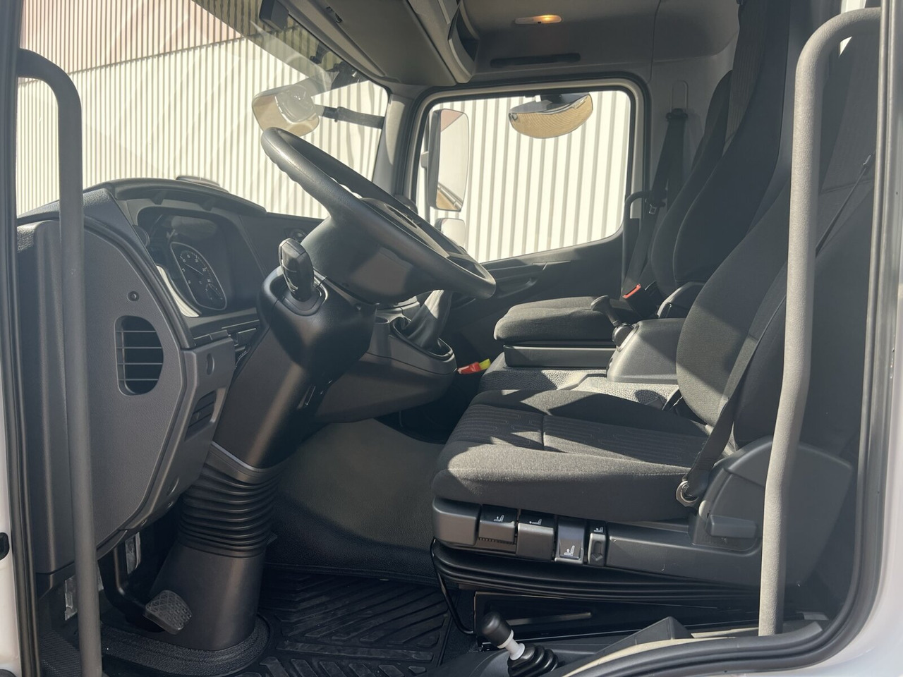 Mercedes-Benz Atego 818/23 K 4x2 Atego 818/23 K 4x2, 2x AHK, 5x VORHANDEN! - Camião chassi: foto 5 Mercedes-Benz Atego 818/23 K 4x2 Atego 818/23 K 4x2, 2x AHK, 5x VORHANDEN! - Camião chassi: foto 5
