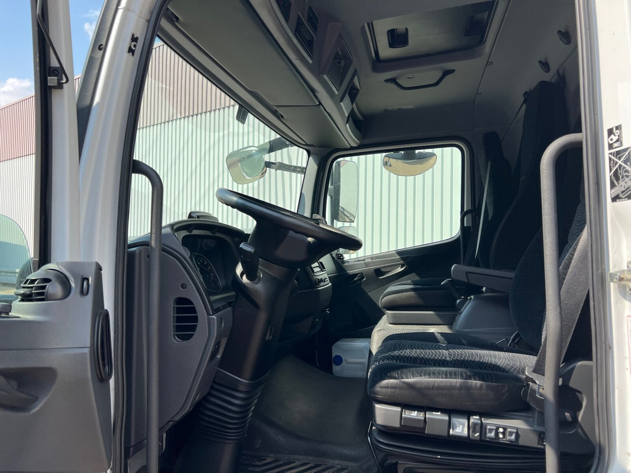 Mercedes-Benz Atego 818/23 L 4x2 Atego 818/23 L 4x2 mit Sörensen LBW - Camião de lona: foto 3 Mercedes-Benz Atego 818/23 L 4x2 Atego 818/23 L 4x2 mit Sörensen LBW - Camião de lona: foto 3
