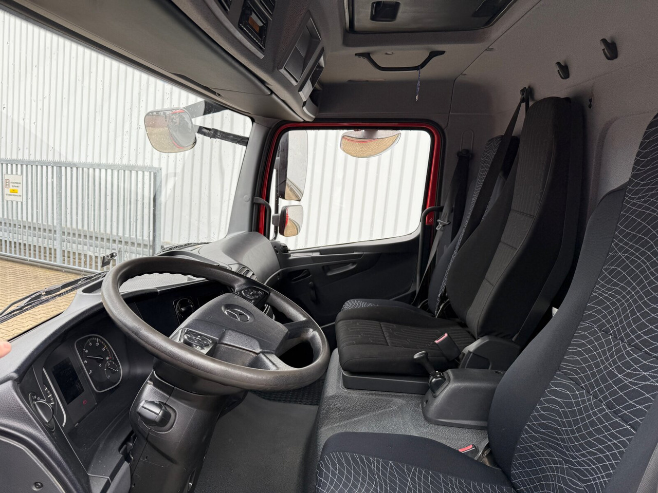 Mercedes-Benz Atego 818/23 LK 4x2 Atego 818/23 LK 4x2, 2x AHK - Camião basculante: foto 3 Mercedes-Benz Atego 818/23 LK 4x2 Atego 818/23 LK 4x2, 2x AHK - Camião basculante: foto 3