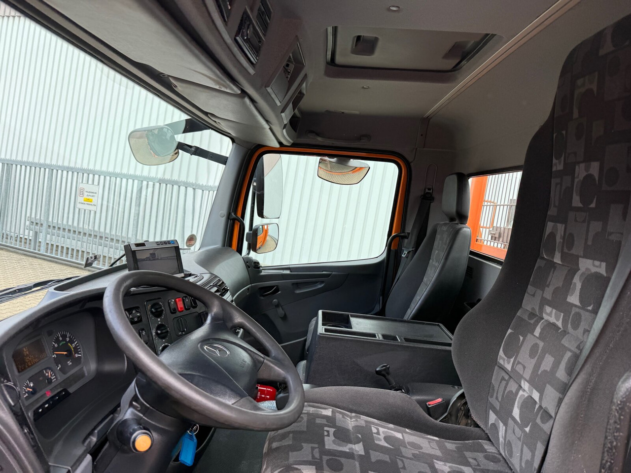 Mercedes-Benz Atego 818 4x2 Atego 818 4x2 mit LBW BÄR - Camião de caixa aberta/ Plataforma: foto 4 Mercedes-Benz Atego 818 4x2 Atego 818 4x2 mit LBW BÄR - Camião de caixa aberta/ Plataforma: foto 4
