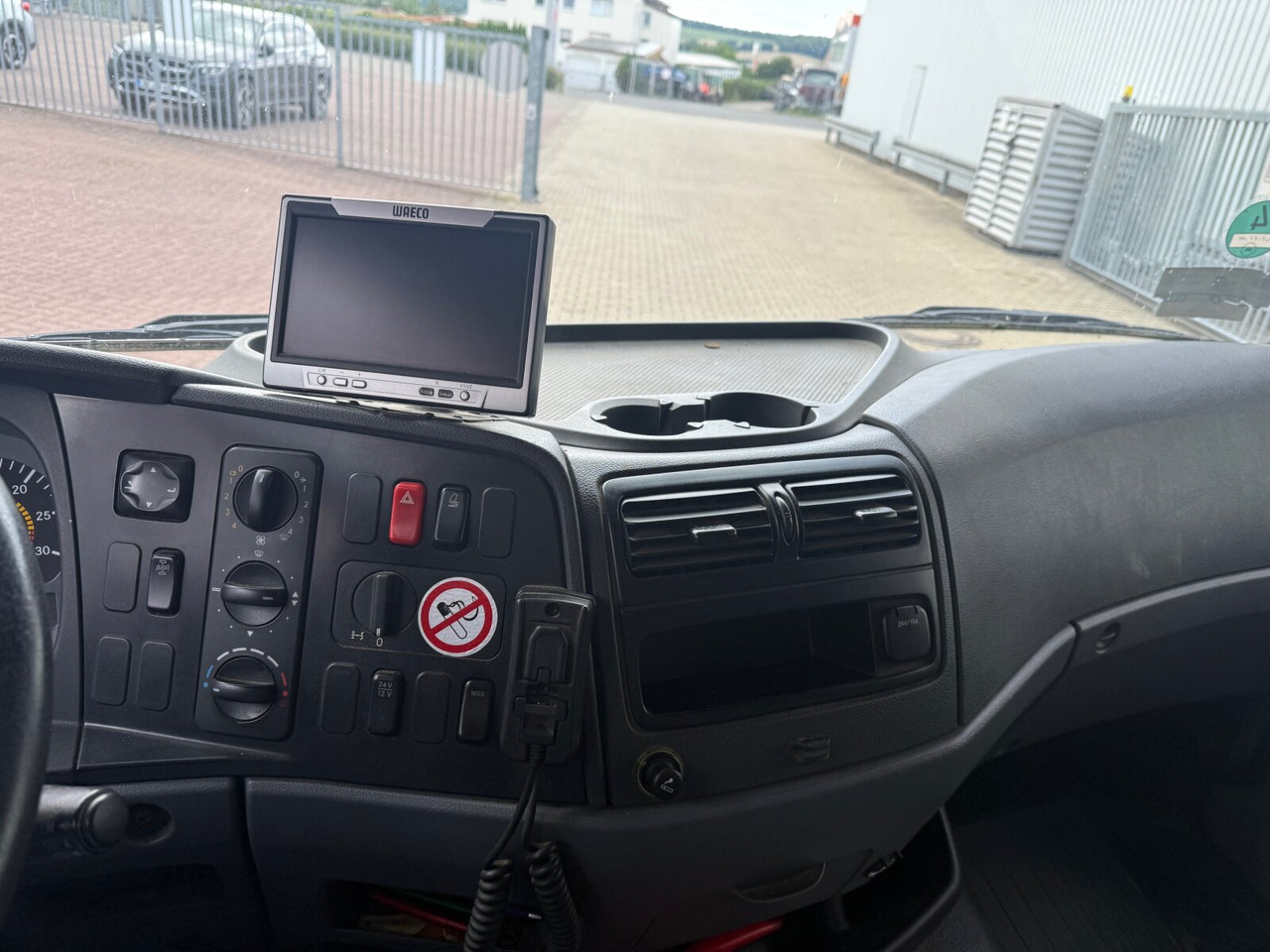 Mercedes-Benz Atego 818 L 4x2 Atego 818 L 4x2, Getränkekoffer, 2x AHK - Camião furgão: foto 5 Mercedes-Benz Atego 818 L 4x2 Atego 818 L 4x2, Getränkekoffer, 2x AHK - Camião furgão: foto 5