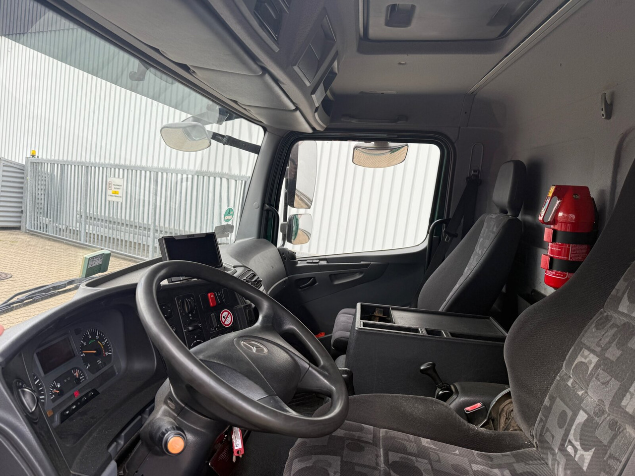 Mercedes-Benz Atego 818 L 4x2 Atego 818 L 4x2, Getränkekoffer, 2x AHK - Camião furgão: foto 3 Mercedes-Benz Atego 818 L 4x2 Atego 818 L 4x2, Getränkekoffer, 2x AHK - Camião furgão: foto 3