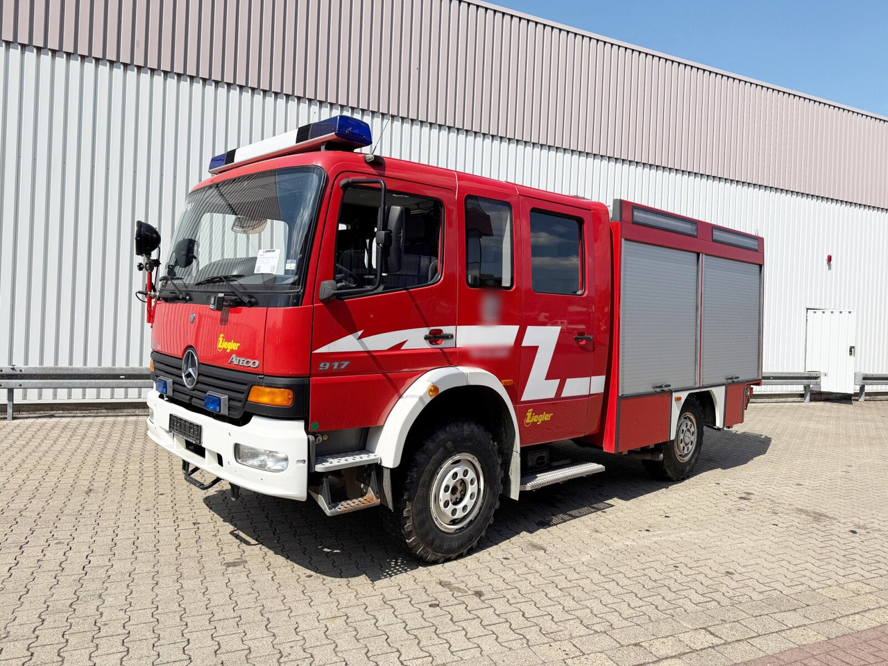 Mercedes-Benz Atego 917 4x4, LF 10 Atego 917 4x4, LF 10, Einzelbereifung, AT-Motor - Carro de bombeiro: foto 1 Mercedes-Benz Atego 917 4x4, LF 10 Atego 917 4x4, LF 10, Einzelbereifung, AT-Motor - Carro de bombeiro: foto 1