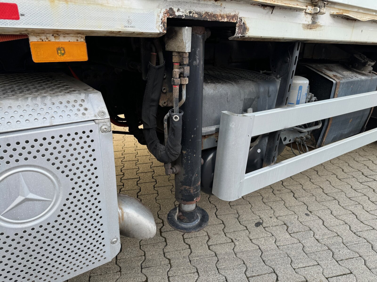 Mercedes-Benz Axor 2536/43 L 6x2 Axor 2536/43 L 6x2 mit Heckkran Palfinger PK 24502 F - Camião grua: foto 5 Mercedes-Benz Axor 2536/43 L 6x2 Axor 2536/43 L 6x2 mit Heckkran Palfinger PK 24502 F - Camião grua: foto 5
