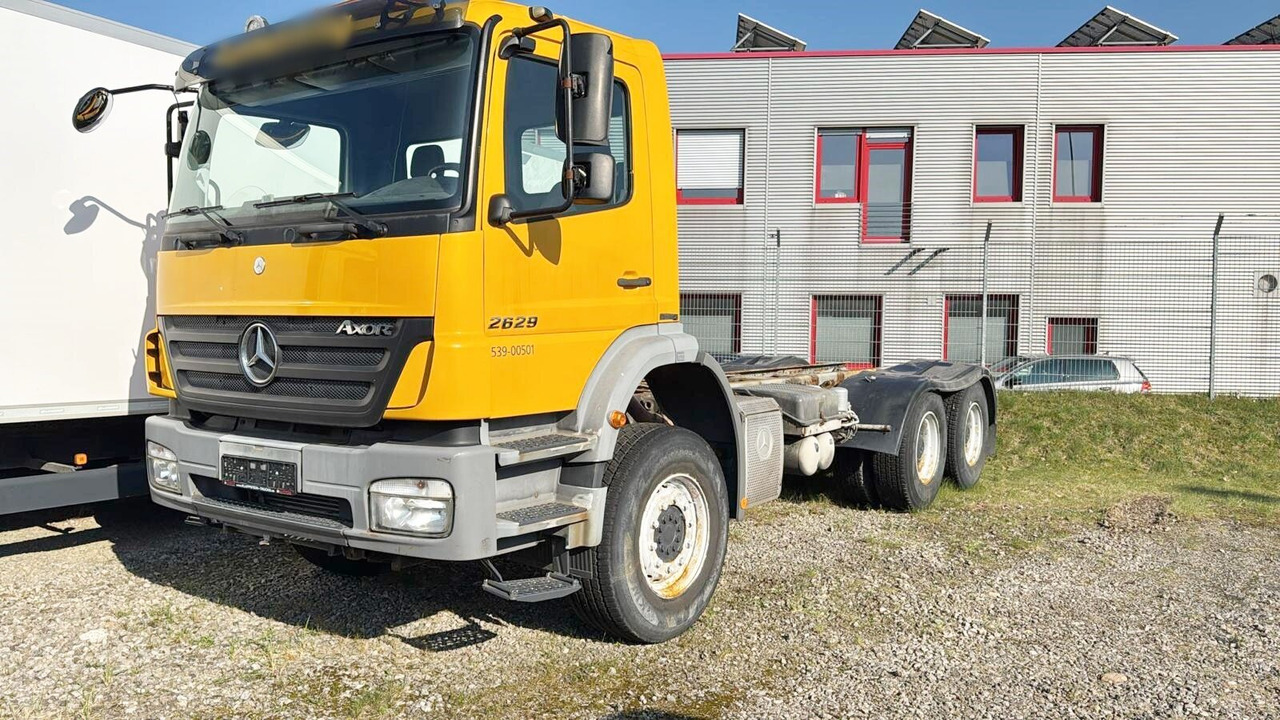 Mercedes-Benz Axor 2629 K 6x4 Axor 2629 K 6x4, PTO, Steel, Manual, 6-Zylinder - Camião chassi: foto 1 Mercedes-Benz Axor 2629 K 6x4 Axor 2629 K 6x4, PTO, Steel, Manual, 6-Zylinder - Camião chassi: foto 1