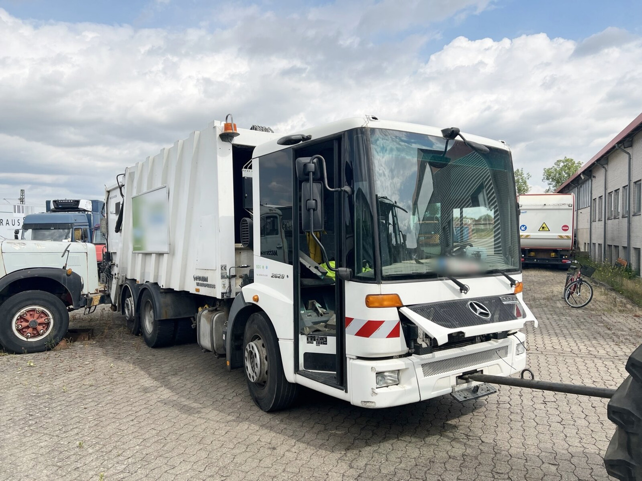 Mercedes-Benz Econic 2629 L/NLA 6x2/4, Ersatzteilspender! Econic 2629 L/NLA 6x2/4, EEV, Lenkachse, FAUN Variopress 522, Zöller-Schüttung, Ersatzteilspender! - Caminhão de lixo: foto 1 Mercedes-Benz Econic 2629 L/NLA 6x2/4, Ersatzteilspender! Econic 2629 L/NLA 6x2/4, EEV, Lenkachse, FAUN Variopress 522, Zöller-Schüttung, Ersatzteilspender! - Caminhão de lixo: foto 1