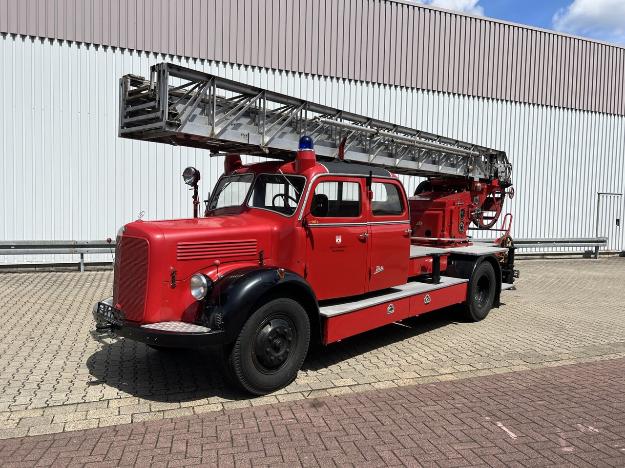 Mercedes-Benz LF 311 3250/3500 - Oldtimer Feuerwehrfahrzeug LF 311 3250/3500 - Oldtimer Feuerwehrfahrzeug - Carro de bombeiro: foto 1 Mercedes-Benz LF 311 3250/3500 - Oldtimer Feuerwehrfahrzeug LF 311 3250/3500 - Oldtimer Feuerwehrfahrzeug - Carro de bombeiro: foto 1