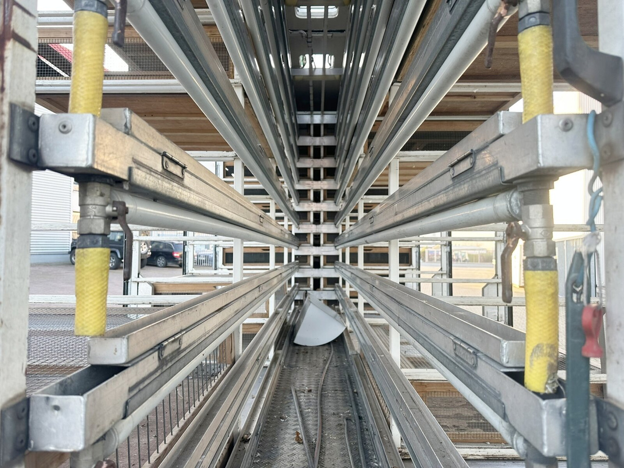 Mercedes-Benz LK 817 4x2 LK 817 4x2, Taubentransporter - Camião furgão: foto 5 Mercedes-Benz LK 817 4x2 LK 817 4x2, Taubentransporter - Camião furgão: foto 5