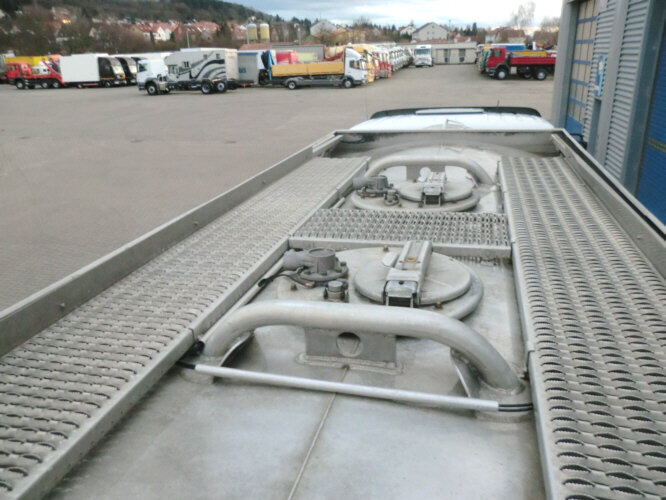 Caminhão tanque Mercedes-Benz SK 1824 L 4x2 SK 1824 L 4x2, Esterer Tankaufbau ca. 13.100l, 2 Kammern: foto 13