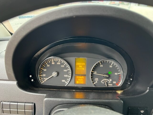 Mercedes-Benz Sprinter 515 CDI 4x2 Sprinter 515 CDI 4x2 - Furgão: foto 5 Mercedes-Benz Sprinter 515 CDI 4x2 Sprinter 515 CDI 4x2 - Furgão: foto 5