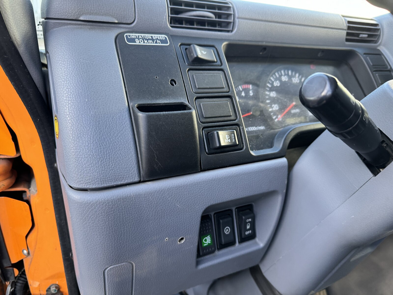 Mitsubishi Canter Fuso 6C15D 4x2 Doka Canter Fuso 6C15D 4x2 Doka, City-Abroller - Camião polibenne: foto 5 Mitsubishi Canter Fuso 6C15D 4x2 Doka Canter Fuso 6C15D 4x2 Doka, City-Abroller - Camião polibenne: foto 5
