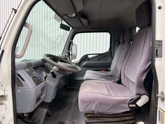 Mitsubishi Canter Fuso 7C15D 4x2 Canter Fuso 7C15D 4x2 - Camião basculante: foto 2 Mitsubishi Canter Fuso 7C15D 4x2 Canter Fuso 7C15D 4x2 - Camião basculante: foto 2