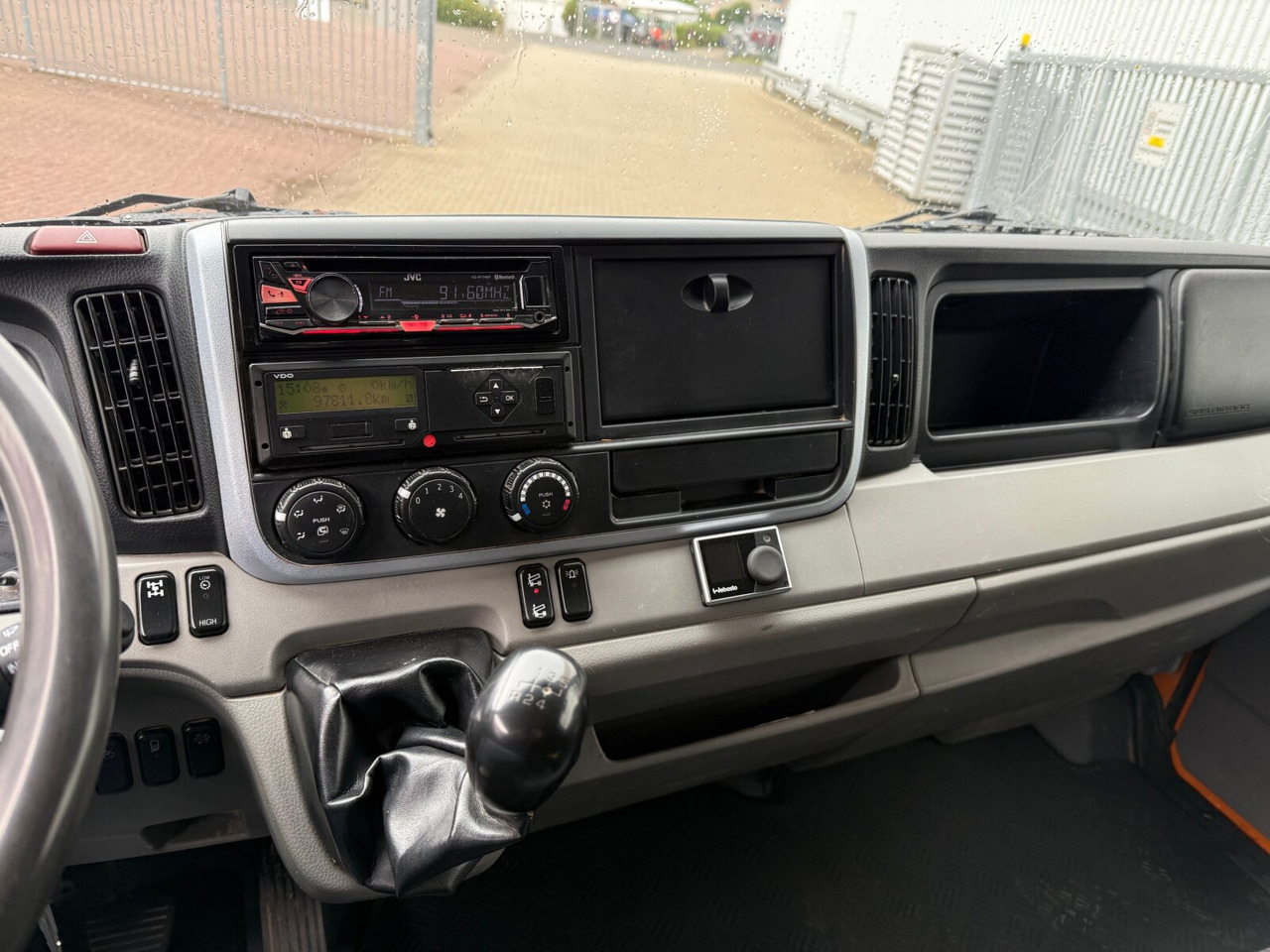 Mitsubishi Fuso 6C18D 4x4 Doka Fuso 6C18D 4x4 Doka - Camião basculante: foto 4 Mitsubishi Fuso 6C18D 4x4 Doka Fuso 6C18D 4x4 Doka - Camião basculante: foto 4