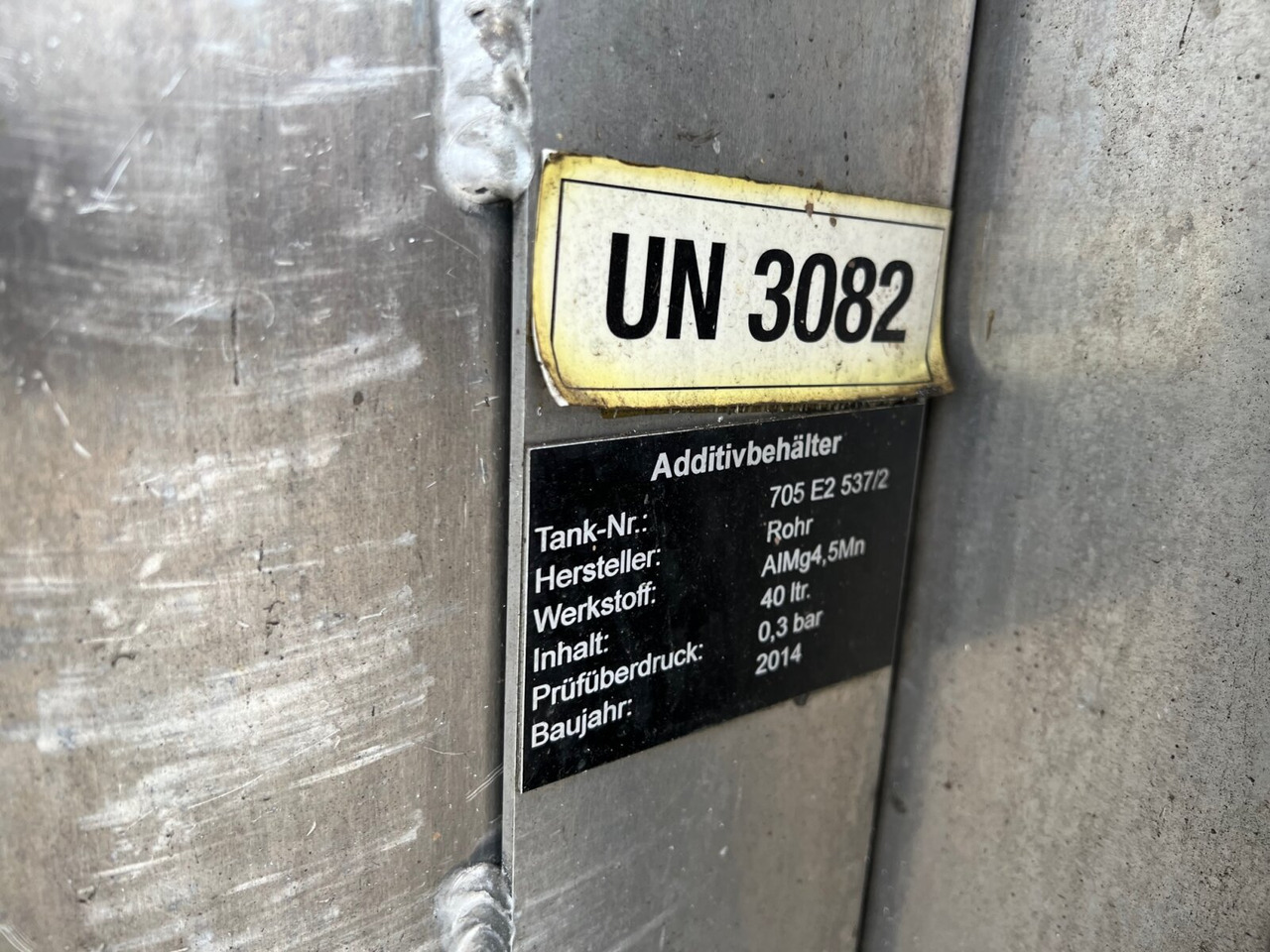 R450 4x2 R450 4x2, Retarder, ADR, Rohr Tank, ca. 14400l - Caminhão tanque: foto 2 R450 4x2 R450 4x2, Retarder, ADR, Rohr Tank, ca. 14400l - Caminhão tanque: foto 2
