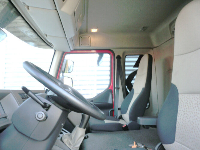 Renault Midlum 220 DXi 4x2 - Camião furgão: foto 2 Renault Midlum 220 DXi 4x2 - Camião furgão: foto 2