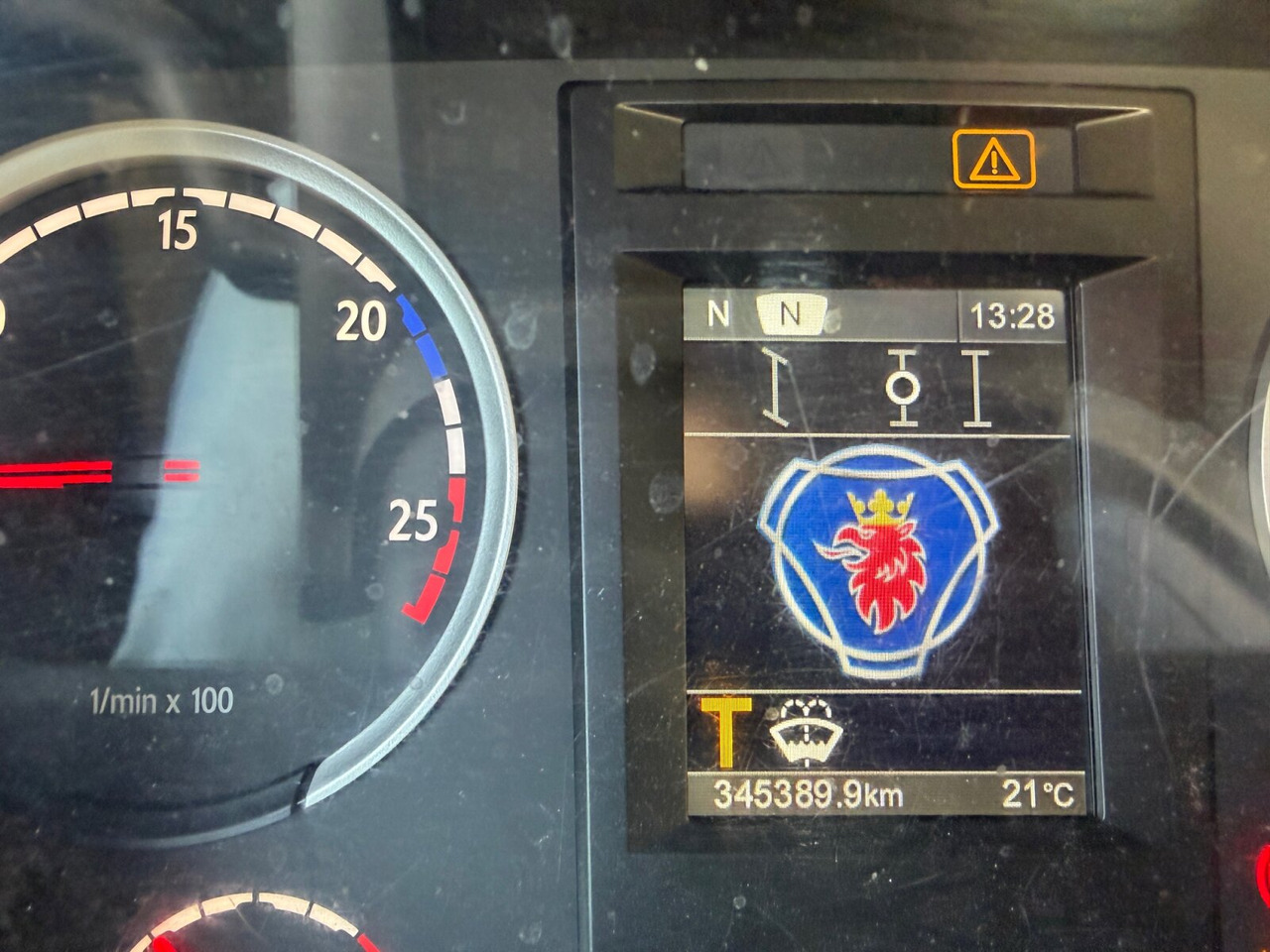 Scania P 320/400 6x2-4 P 320/400 6x2-4, Lenk-/Liftachse, Tele-Absetzanlage, Funk - Camião multibenne: foto 4 Scania P 320/400 6x2-4 P 320/400 6x2-4, Lenk-/Liftachse, Tele-Absetzanlage, Funk - Camião multibenne: foto 4