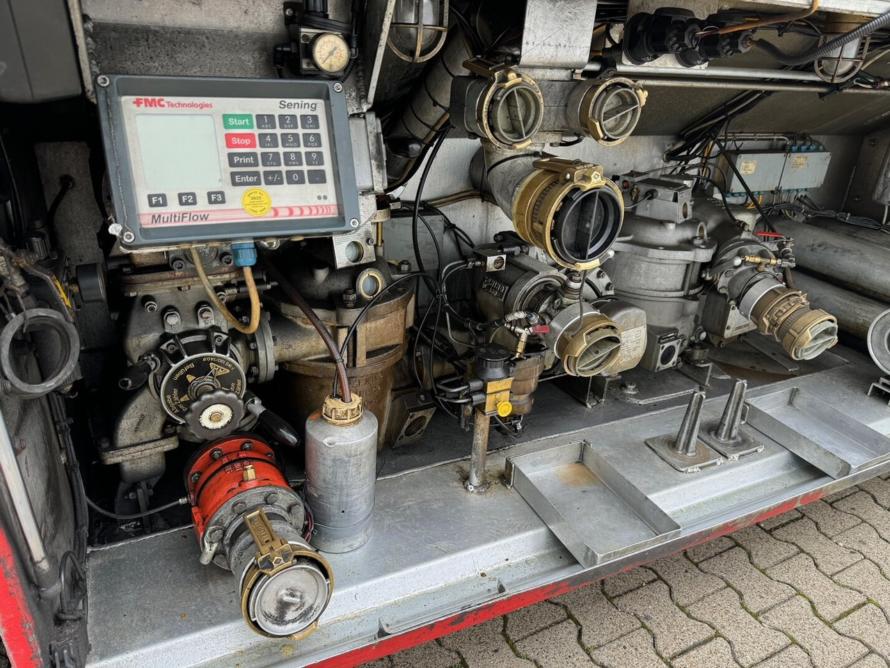 Schrader Z-STA 24-42.7/4 Tankauflieger Z-STA 24-42.7/4, 4 Kammern, ca. 42700l, 2x Liftachse, Oben-/Untenbefüllung - Semirreboque tanque: foto 5 Schrader Z-STA 24-42.7/4 Tankauflieger Z-STA 24-42.7/4, 4 Kammern, ca. 42700l, 2x Liftachse, Oben-/Untenbefüllung - Semirreboque tanque: foto 5