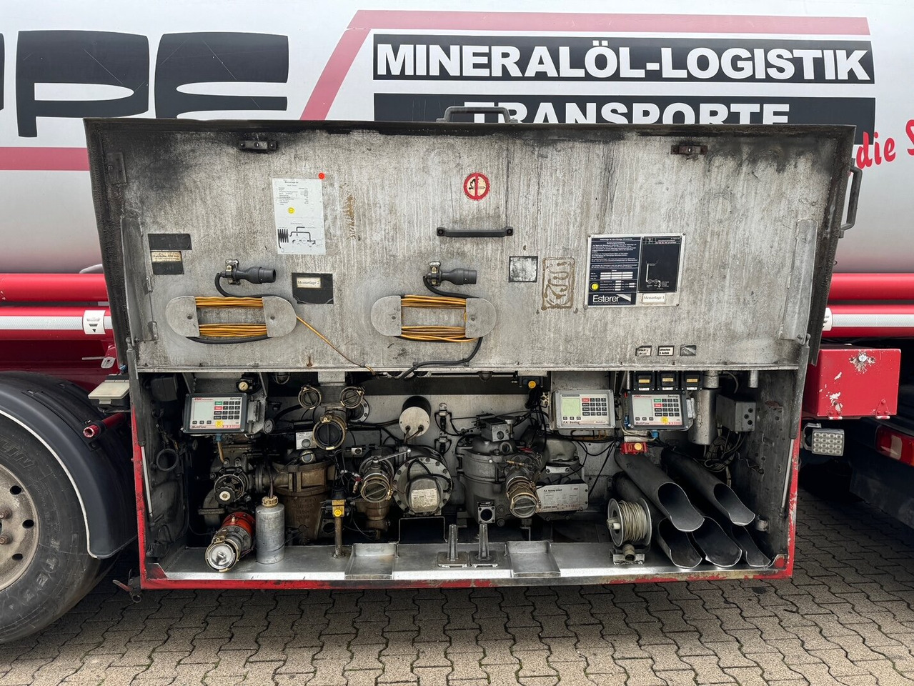 Schrader Z-STA 24-42.7/4 Tankauflieger Z-STA 24-42.7/4, 4 Kammern, ca. 42700l, 2x Liftachse, Oben-/Untenbefüllung - Semirreboque tanque: foto 4 Schrader Z-STA 24-42.7/4 Tankauflieger Z-STA 24-42.7/4, 4 Kammern, ca. 42700l, 2x Liftachse, Oben-/Untenbefüllung - Semirreboque tanque: foto 4