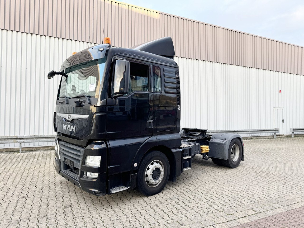 MAN TGX 18.420 4x2 BLS TGX 18.420 4X2 BLS, Retarder - Tractor: foto 1 MAN TGX 18.420 4x2 BLS TGX 18.420 4X2 BLS, Retarder - Tractor: foto 1