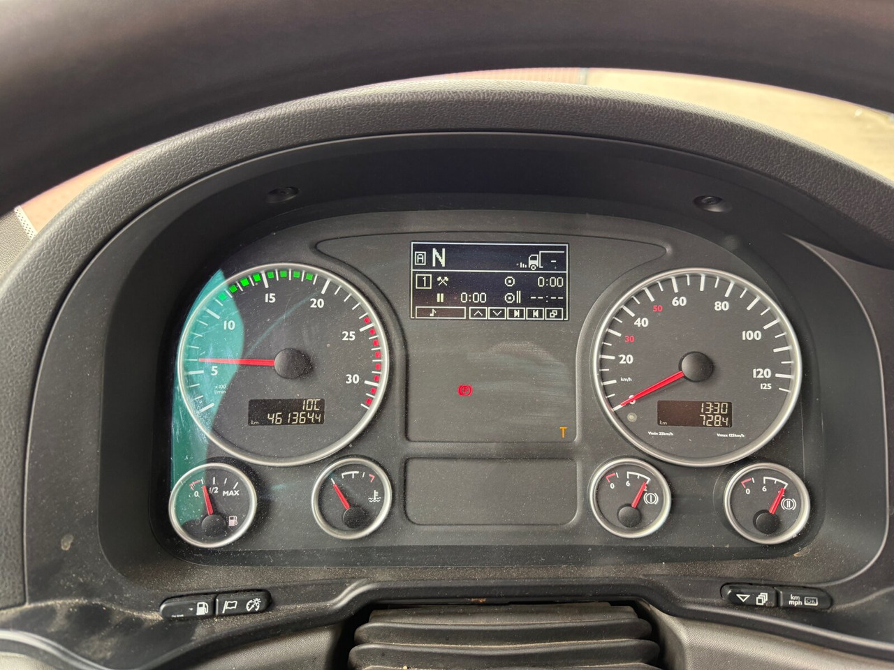 MAN TGX 26.480 6x4 BLS TGX 26.480 6x4 BLS, Retarder, XLX, Standklima, Hydraulik, zGG 90t - Tractor: foto 3 MAN TGX 26.480 6x4 BLS TGX 26.480 6x4 BLS, Retarder, XLX, Standklima, Hydraulik, zGG 90t - Tractor: foto 3