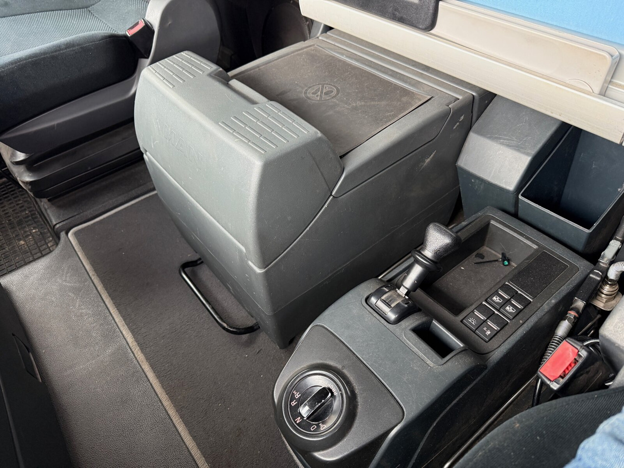 MAN TGX 26.480 6x4 BLS TGX 26.480 6x4 BLS, Retarder, XLX, Standklima, Hydraulik, zGG 90t - Tractor: foto 4 MAN TGX 26.480 6x4 BLS TGX 26.480 6x4 BLS, Retarder, XLX, Standklima, Hydraulik, zGG 90t - Tractor: foto 4