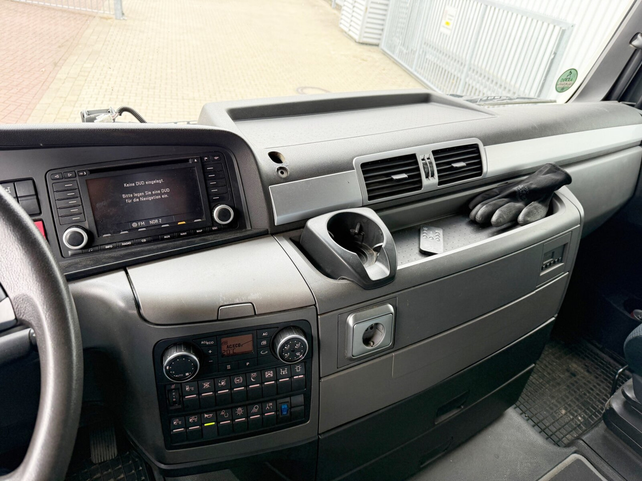 MAN TGX 26.480 6x4 BLS TGX 26.480 6x4 BLS, Retarder, XLX, Standklima, Hydraulik, zGG 90t - Tractor: foto 5 MAN TGX 26.480 6x4 BLS TGX 26.480 6x4 BLS, Retarder, XLX, Standklima, Hydraulik, zGG 90t - Tractor: foto 5