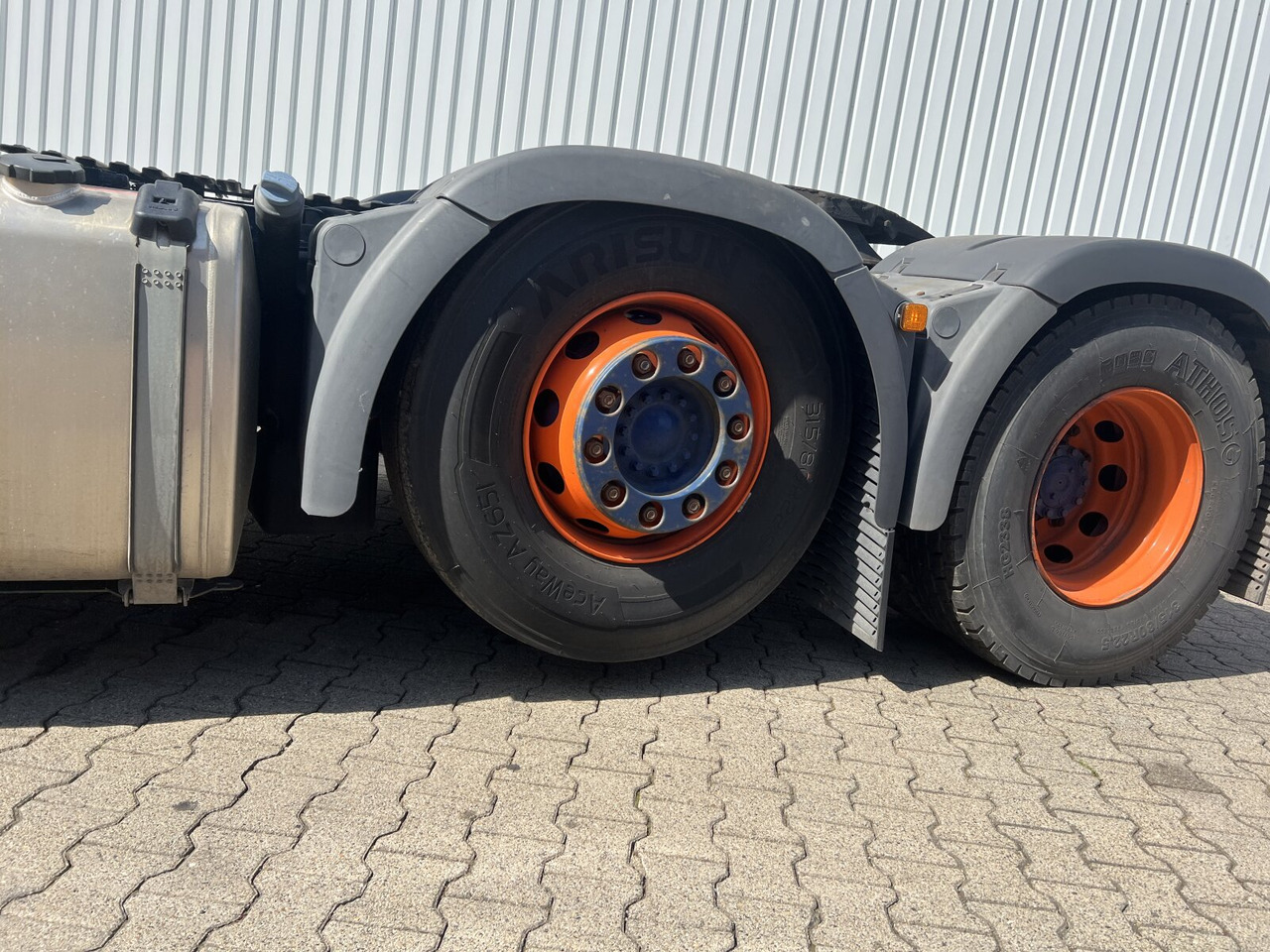 MAN TGX 26.500 6X2/4 BLS TGX 26.500 6X2/4 BLS, Intarder, Vorlauflenk-/lift, Standklima, XXL-Fahrerhaus - Tractor: foto 4 MAN TGX 26.500 6X2/4 BLS TGX 26.500 6X2/4 BLS, Intarder, Vorlauflenk-/lift, Standklima, XXL-Fahrerhaus - Tractor: foto 4