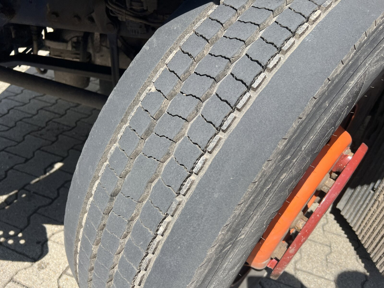 MAN TGX 26.500 6X2/4 BLS TGX 26.500 6X2/4 BLS, Intarder, Vorlauflenk-/lift, XXL-Fahrerhaus, 70t - Tractor: foto 4 MAN TGX 26.500 6X2/4 BLS TGX 26.500 6X2/4 BLS, Intarder, Vorlauflenk-/lift, XXL-Fahrerhaus, 70t - Tractor: foto 4