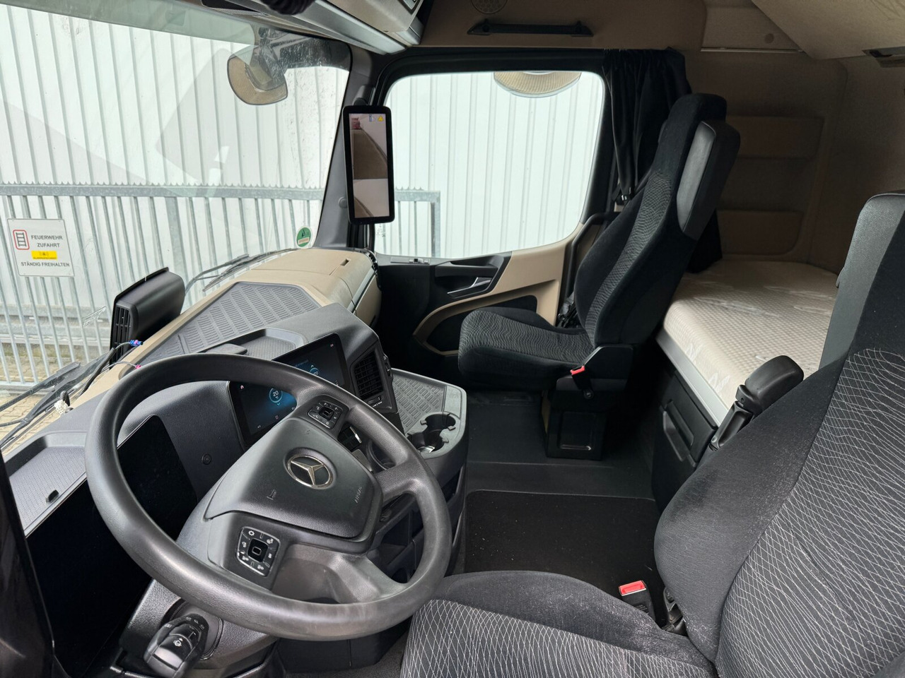 Fotografia de interior 2: Leasing de Mercedes-Benz Actros 1848 LS 4x2 Actros 1848 LS 4x2, Vollumer ,Retarder Mercedes-Benz Actros 1848 LS 4x2 Actros 1848 LS 4x2, Vollumer ,Retarder