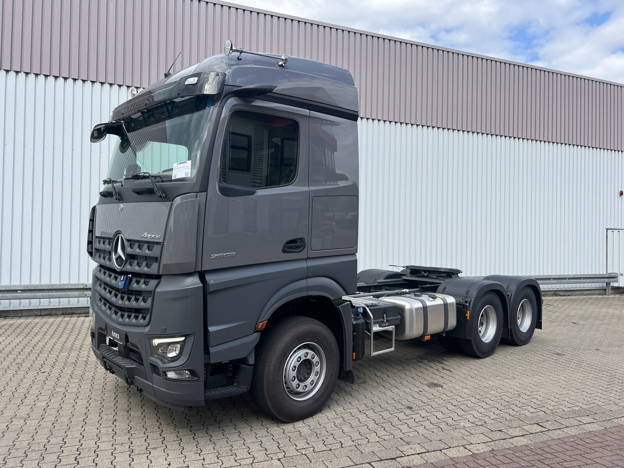 Mercedes-Benz Arocs 2653 LS 6x4 Arocs 2653 LS 6x4, Retarder, MirrorCam, MultimediaCockpit, Navi, LED - Tractor: foto 1 Mercedes-Benz Arocs 2653 LS 6x4 Arocs 2653 LS 6x4, Retarder, MirrorCam, MultimediaCockpit, Navi, LED - Tractor: foto 1