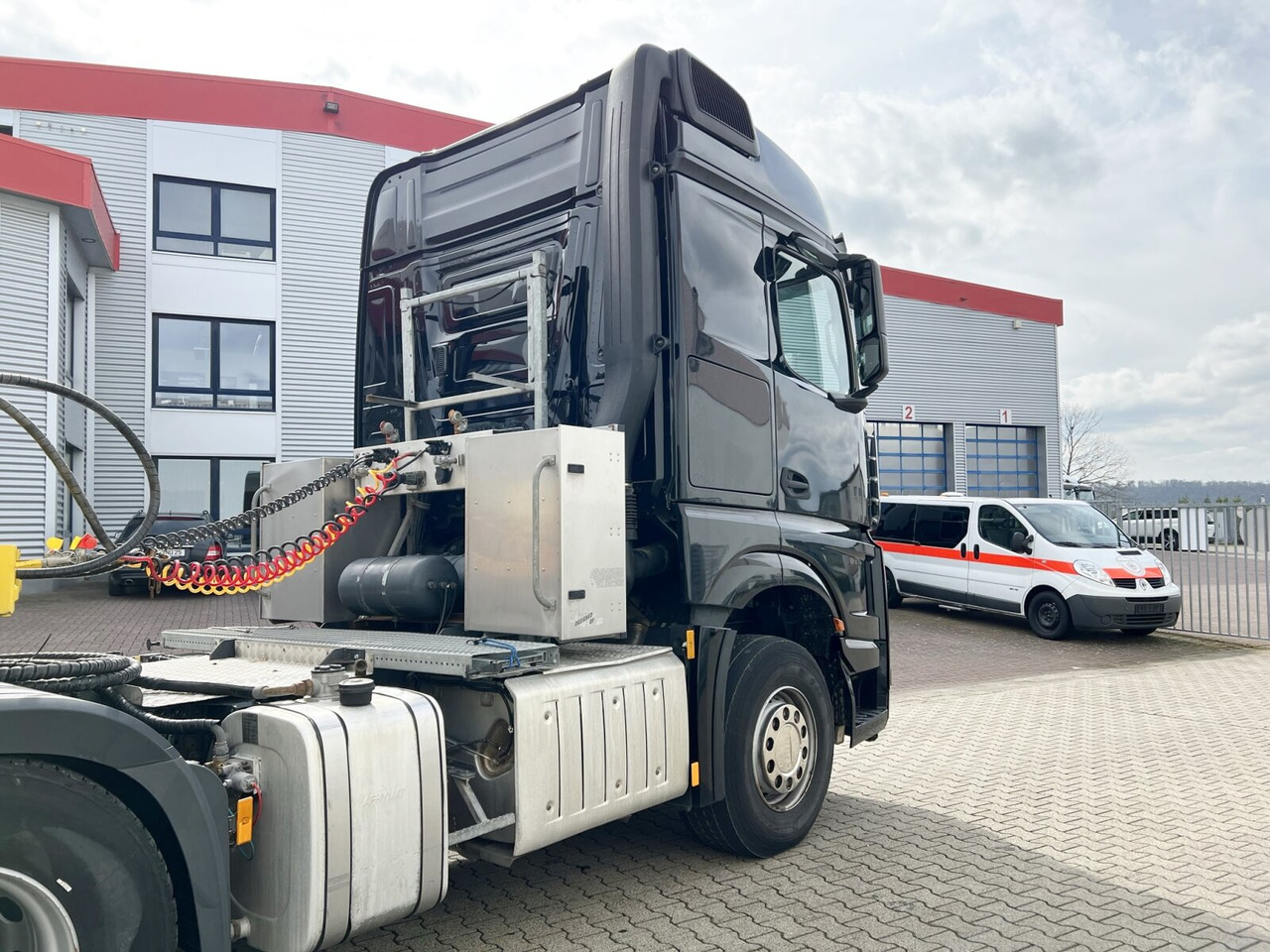 Mercedes-Benz Arocs 3358 LS 6x4 Arocs 3358 LS 6x4, StreamSpace, Turbo-Retarder-Kupplung, Kipphydraulik - Tractor: foto 5 Mercedes-Benz Arocs 3358 LS 6x4 Arocs 3358 LS 6x4, StreamSpace, Turbo-Retarder-Kupplung, Kipphydraulik - Tractor: foto 5