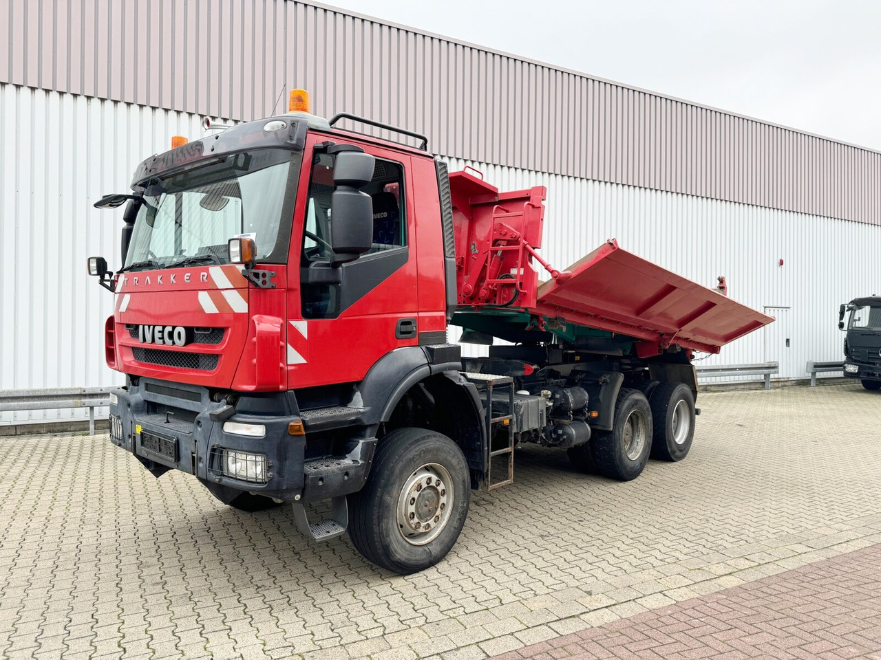 Trakker AD260T45W 6x6 Trakker AD260T45W 6x6, Bordmatik - Camião basculante: foto 1 Trakker AD260T45W 6x6 Trakker AD260T45W 6x6, Bordmatik - Camião basculante: foto 1