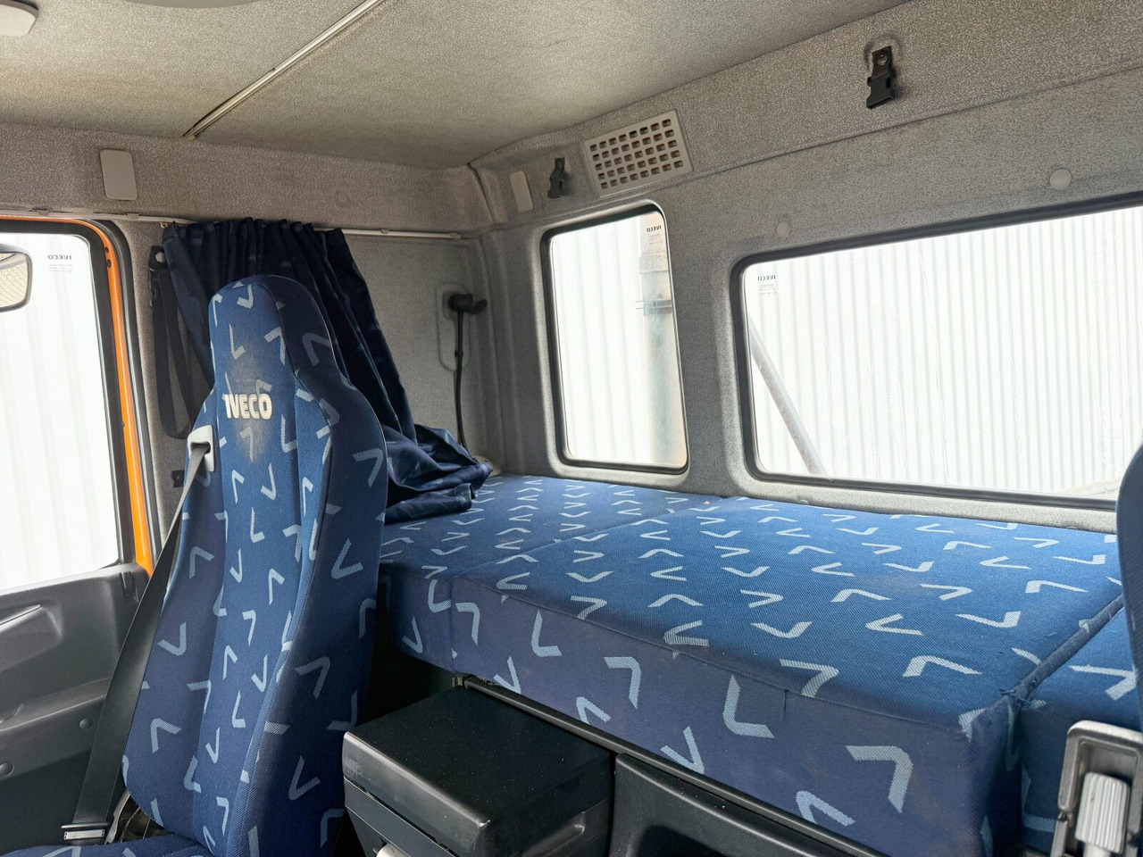 Trakker AT190T33W/P 4x4 Trakker AT190T33W/P 4x4, Winterdienstausstattung - Camião polibenne: foto 5 Trakker AT190T33W/P 4x4 Trakker AT190T33W/P 4x4, Winterdienstausstattung - Camião polibenne: foto 5