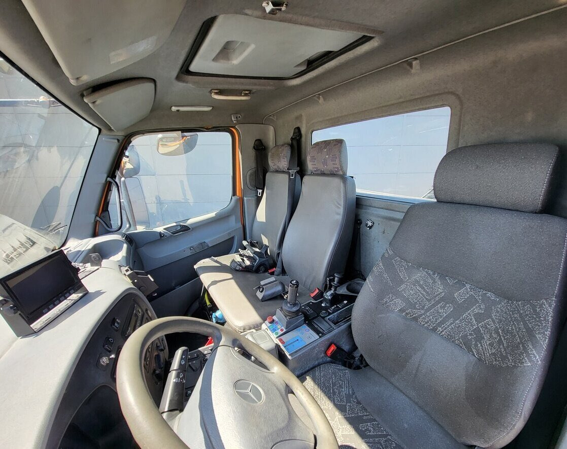 Unimog U 20 4x4 U 20 4x4, Zapfwelle, Kran Hiab 022D-3 HiDuo, Funk - Veículo comercial: foto 2 Unimog U 20 4x4 U 20 4x4, Zapfwelle, Kran Hiab 022D-3 HiDuo, Funk - Veículo comercial: foto 2