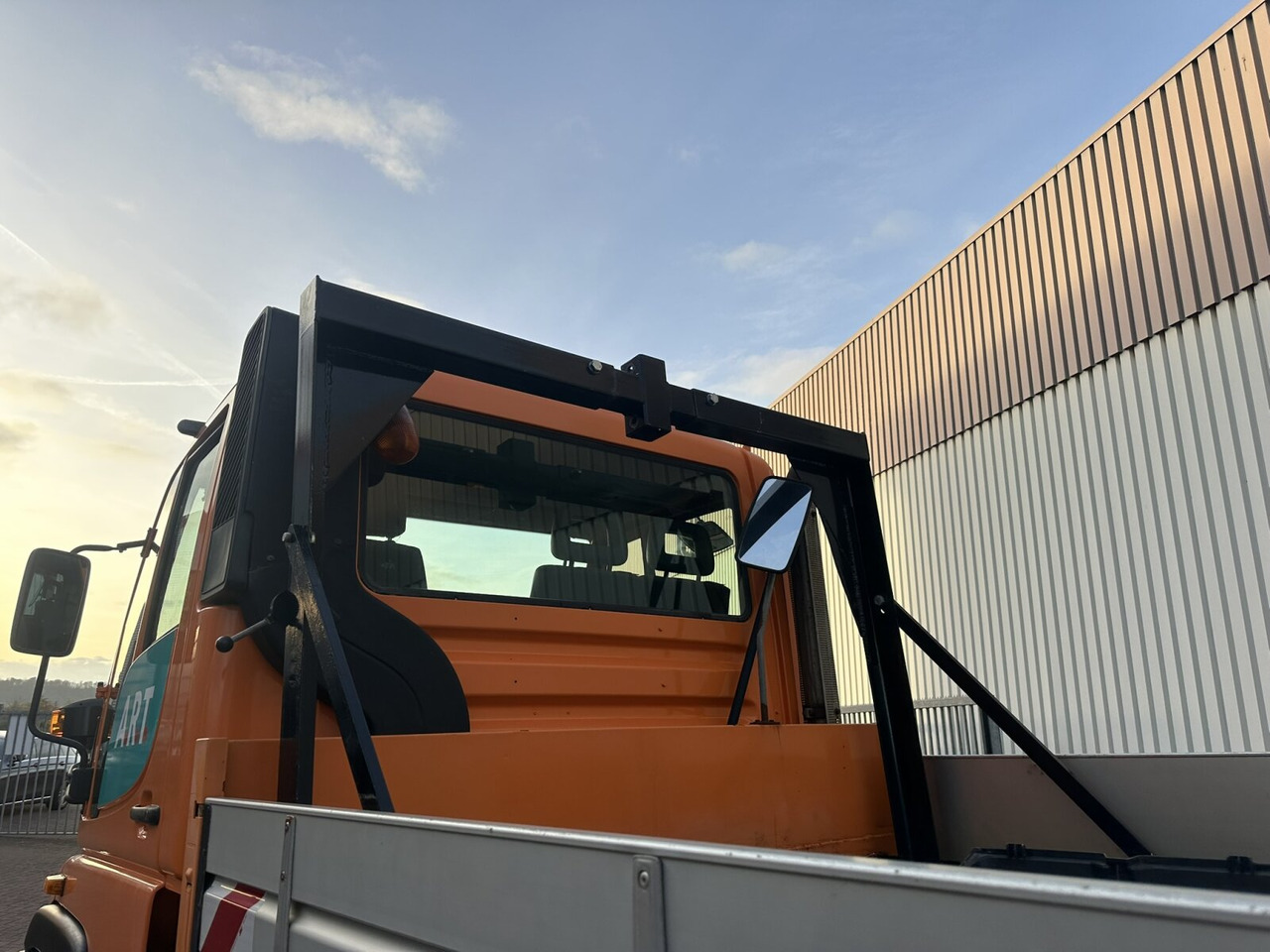 Unimog U300 405/10 4x4 U300 405/10 4x4, Kommunalhydraulik, Frontzapfwelle, Kipper - Veículo comercial: foto 2 Unimog U300 405/10 4x4 U300 405/10 4x4, Kommunalhydraulik, Frontzapfwelle, Kipper - Veículo comercial: foto 2