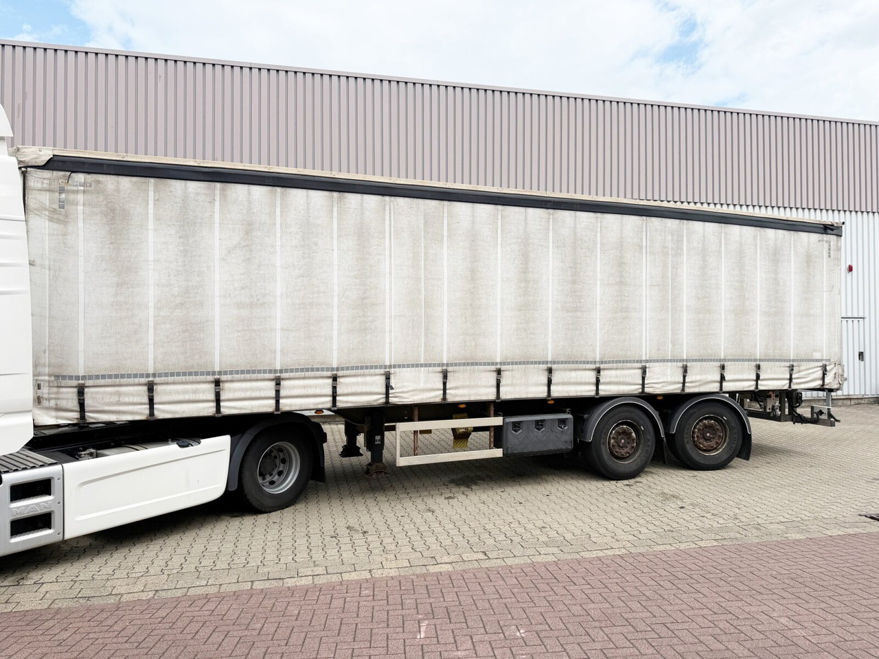 WEB Trailer LPRS 18 WEB Trailer LPRS 18, Liftachse, Zwangslenkung, Edscha, Stapleraufnahme - Semi-reboque plataforma/ Caixa aberta: foto 1 WEB Trailer LPRS 18 WEB Trailer LPRS 18, Liftachse, Zwangslenkung, Edscha, Stapleraufnahme - Semi-reboque plataforma/ Caixa aberta: foto 1