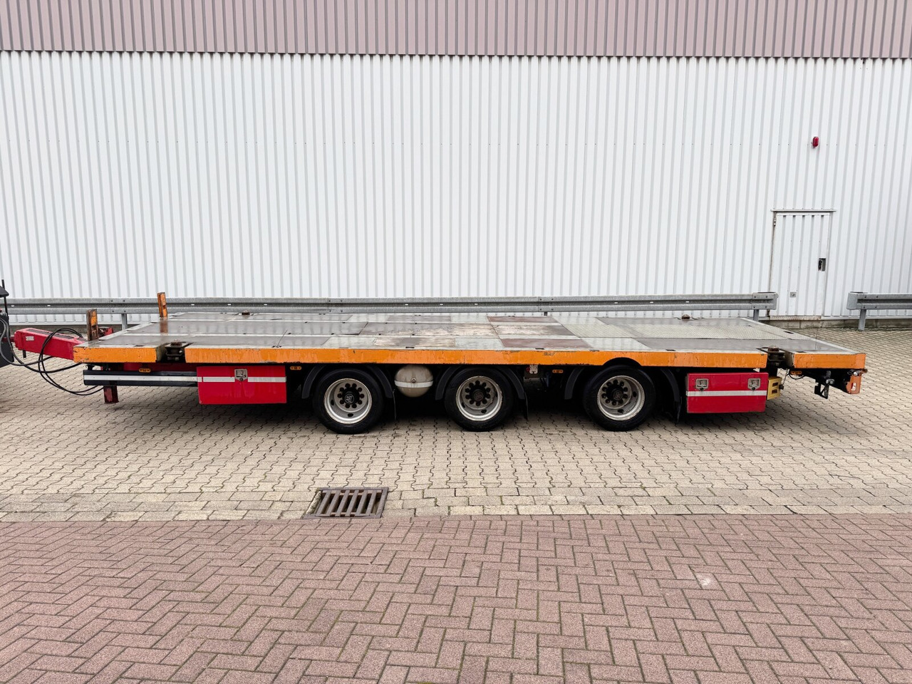 ZHP 24-32 RUFA ZHP 24-32, TwistLock-Verriegelungen, Verzinkt - Reboque plataforma/ Caixa aberta: foto 5 ZHP 24-32 RUFA ZHP 24-32, TwistLock-Verriegelungen, Verzinkt - Reboque plataforma/ Caixa aberta: foto 5
