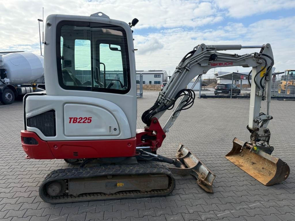 Takeuchi TB 225 V3 - Mini escavadeira: foto 5 Takeuchi TB 225 V3 - Mini escavadeira: foto 5