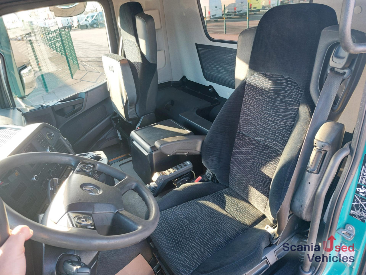 MERCEDES-BENZ Arocs 4142K Abroll Kipper HIAB XR26S51 / AP-Achsen - Camião basculante: foto 2 MERCEDES-BENZ Arocs 4142K Abroll Kipper HIAB XR26S51 / AP-Achsen - Camião basculante: foto 2