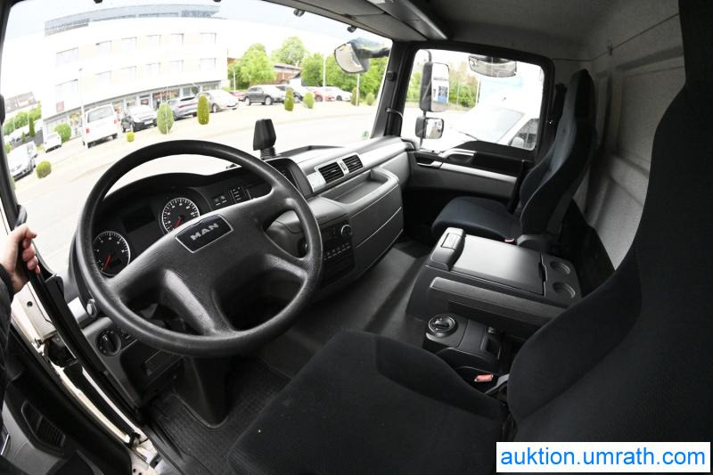 Camião furgão MAN MAN TGL 12.250 4x2 L/BL Koffer Ladebordwand Klimaautomatik NAVI Luftfederung Automatikgetriebe EURO 6: foto 17