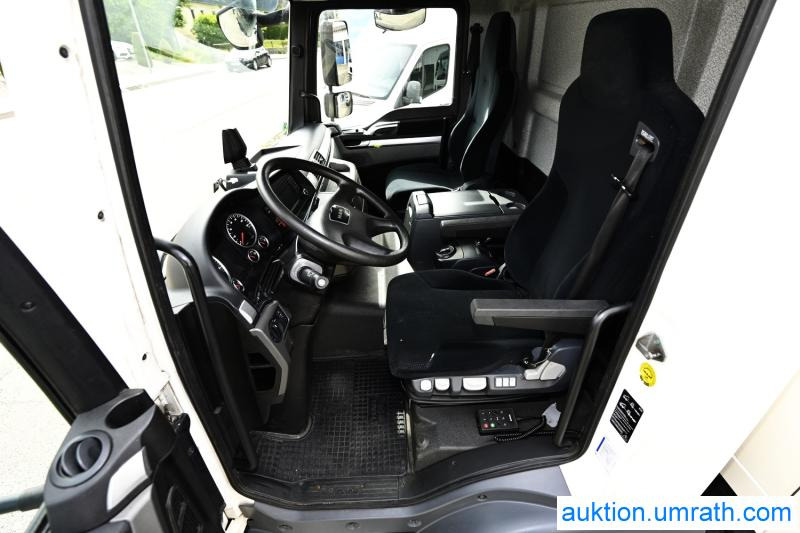 Camião furgão MAN MAN TGL 12.250 4x2 L/BL Koffer Ladebordwand Klimaautomatik NAVI Luftfederung Automatikgetriebe EURO 6: foto 16