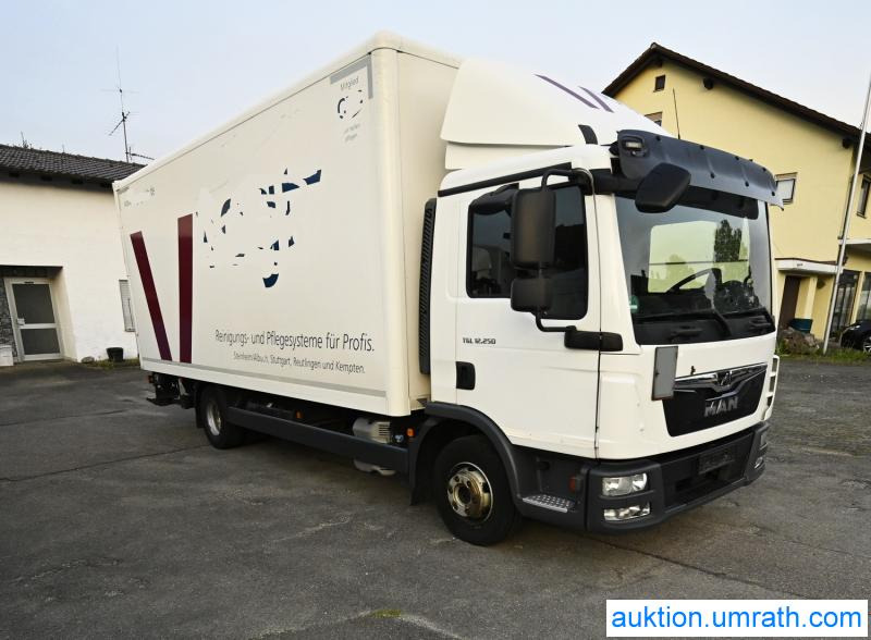 MAN MAN TGL 12.250 4x2 L/BL Koffer Ladebordwand Klimaautomatik NAVI Luftfederung Automatikgetriebe EURO 6 - Camião furgão: foto 4 MAN MAN TGL 12.250 4x2 L/BL Koffer Ladebordwand Klimaautomatik NAVI Luftfederung Automatikgetriebe EURO 6 - Camião furgão: foto 4