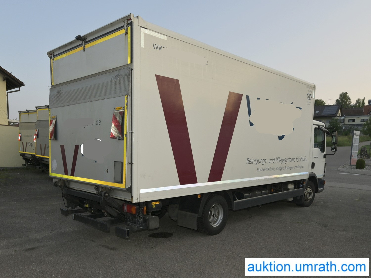 MAN TGL 12.250 4x2 L/BL Koffer Ladebordwand Klimaautomatik NAVI Luftfederung Automatikgetriebe EURO 6 - Camião furgão: foto 5 MAN TGL 12.250 4x2 L/BL Koffer Ladebordwand Klimaautomatik NAVI Luftfederung Automatikgetriebe EURO 6 - Camião furgão: foto 5