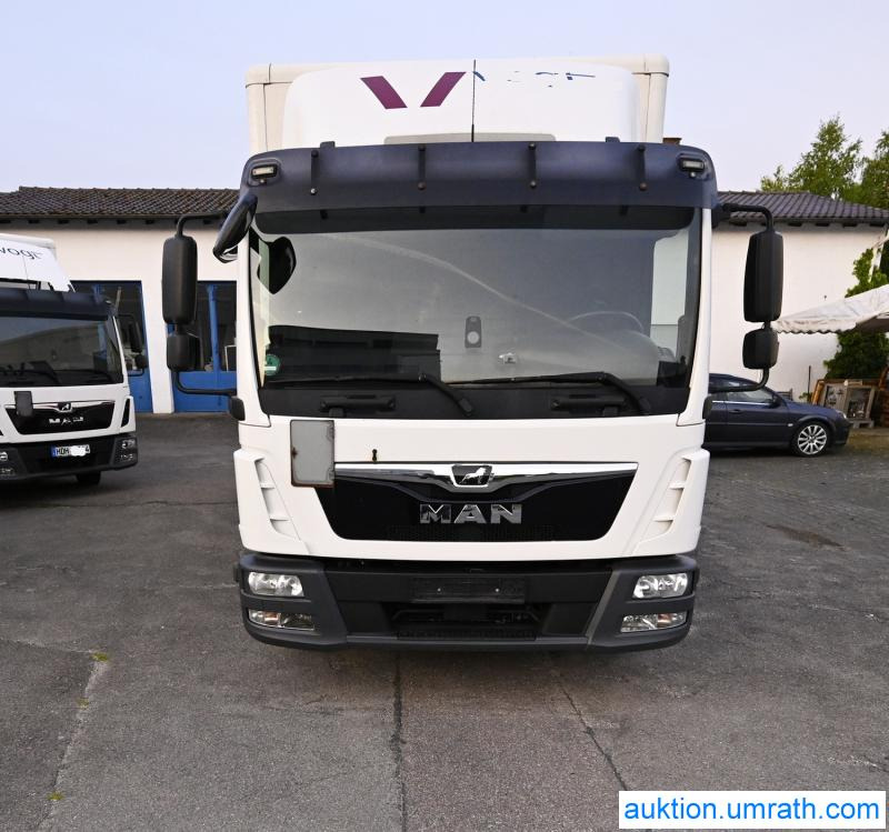 MAN (V181) MAN TGL 12.250 4x2 L/BL Koffer Ladebordwand Klimaautomatik NAVI Luftfederung Automatikgetriebe EURO 6 - Camião furgão: foto 3 MAN (V181) MAN TGL 12.250 4x2 L/BL Koffer Ladebordwand Klimaautomatik NAVI Luftfederung Automatikgetriebe EURO 6 - Camião furgão: foto 3
