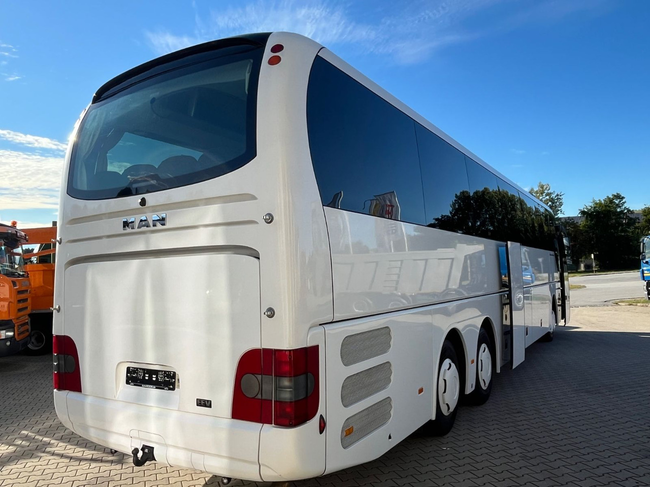 MAN Lions Coach L 57+1+1 Sitze Schaltgetriebe - Autocarro: foto 4 MAN Lions Coach L 57+1+1 Sitze Schaltgetriebe - Autocarro: foto 4