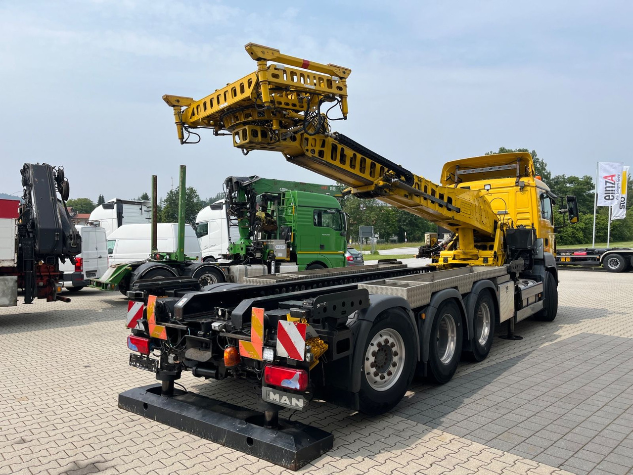 MAN TGS 35.480 8x4-4BL Deuringer Garagentransporter - Camião grua: foto 5 MAN TGS 35.480 8x4-4BL Deuringer Garagentransporter - Camião grua: foto 5