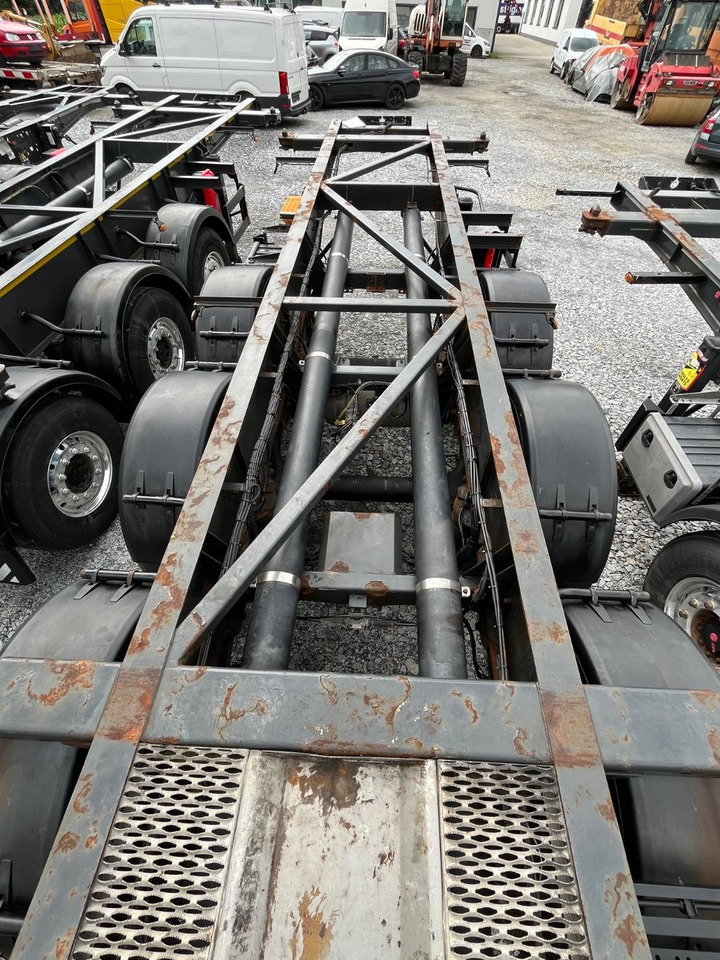 Schwarzmüller S1 R-Serie Tank Chassis ADR SAF Alufelgen - Semi-reboque transportador de contêineres/ Caixa móvel: foto 3 Schwarzmüller S1 R-Serie Tank Chassis ADR SAF Alufelgen - Semi-reboque transportador de contêineres/ Caixa móvel: foto 3